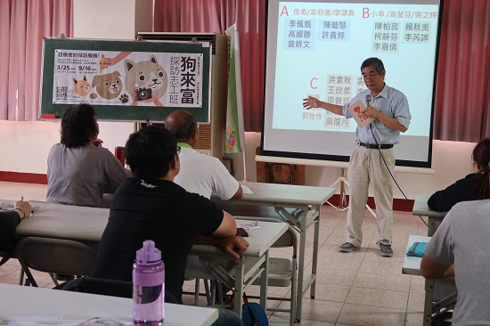 協會大家長-黃慶榮秘書長開心地迎接夥伴們的到來。
